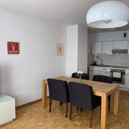 5 At Cathedral كولونيا